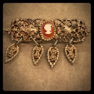 Beautiful Vintage Cameo Brooch